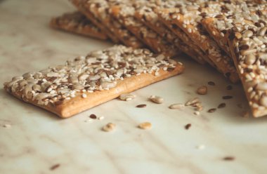 Ayçiçeği tohumları ile kırık