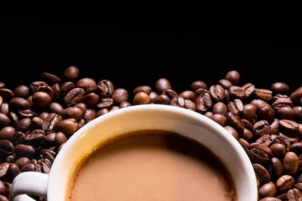 Caffè Con Latte Sullo Sfondo Chicchi Caffè — Foto Stock