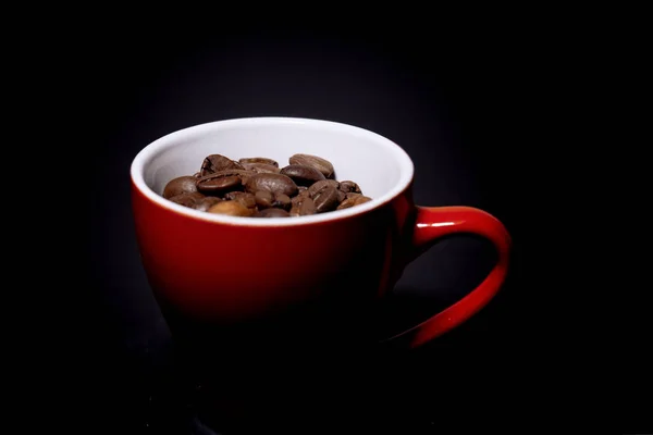 Coffee Beans Red Cup Black Background Photo Dark — Stock Photo, Image