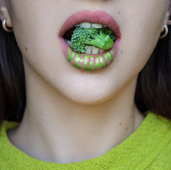 Art Des Lèvres Végétalien Avec Brocoli — Photo