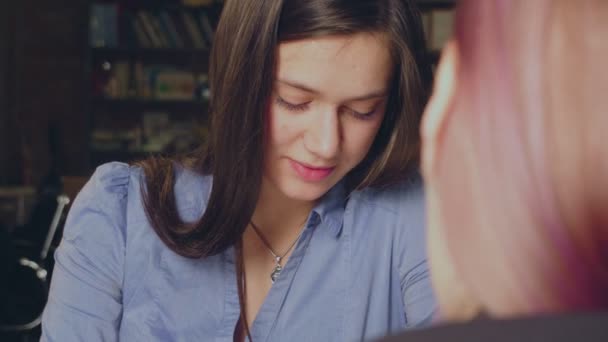 Young attractive woman during job interview — Stock Video