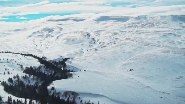 Letecký pohled. Zimní snow krajina na plošině — Stock video