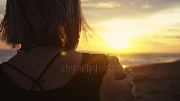 A man hugs a woman, Romantic Couple at Sunset. Two people in love at sunset. — Stock Video