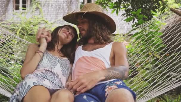 Couple in love talking, relaxing on hammock — Stock Video