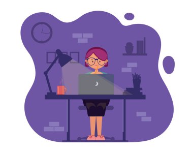 Geceleri çalışan serbest çalışan biri. Uzaktan kumanda. Genç bir kadın dizüstü bilgisayarla odada oturuyor, çalışıyor, internette ya da ağ kuruyor. Programcı, tasarımcı, evde çalışan bir yazar. Düz vektör illüstrasyonu.