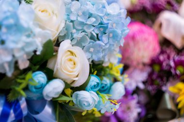 Rengin seçici odağı tam çiçek.