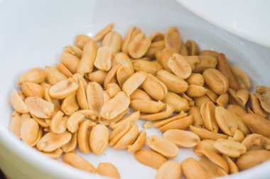 Tayland yemeklerinin içeriği birçok bitkiden ve lezzetli yiyecekler için taze yemekten yapılır..