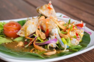 En sevilen Tayland yemeğinin tam lezzeti, bitkisel ve acı biberden yapılan pek çok malzeme çok lezzetlidir..