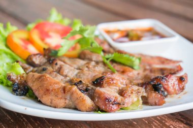 En sevilen Tayland yemeğinin tam lezzeti, bitkisel ve acı biberden yapılan pek çok malzeme çok lezzetlidir..