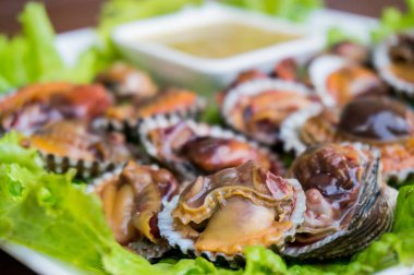 En sevilen Tayland yemeğinin tam lezzeti, bitkisel ve acı biberden yapılan pek çok malzeme çok lezzetlidir..