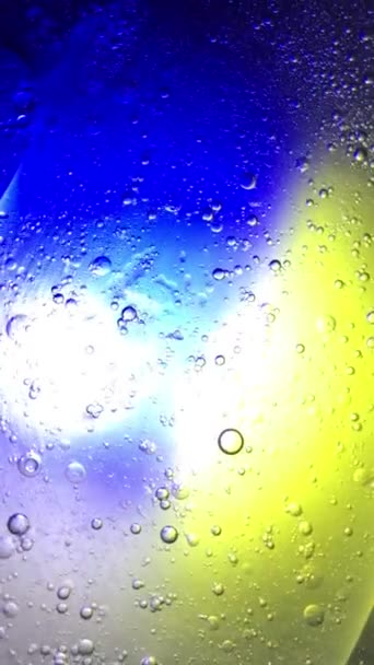 Aceite Flotante Gota Agua Que Mueve Alrededor Con Fondo Color — Vídeo de stock