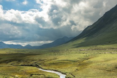 Dağ manzarası. Aragvi Nehri Vadisi