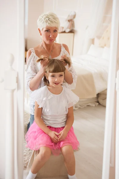 Happy loving family. Mother and daughter are doing hair and having fun. — Stock Photo, Image