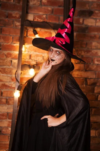 Happy witch children at Halloween party. funny child girl in witch costume for Halloween — Stock fotografie