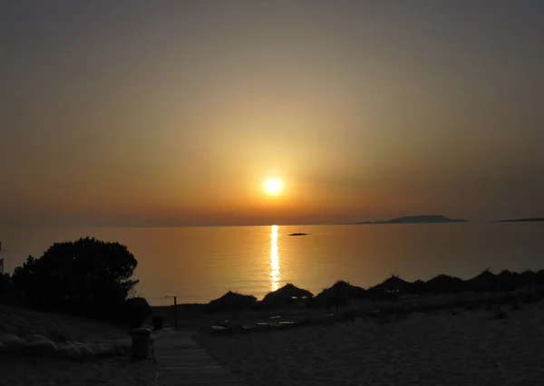 Schöner Sonnenuntergang am Meer — Stockfoto