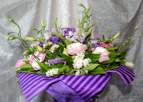 Bellissimo bouquet di fiori colorati — Foto Stock