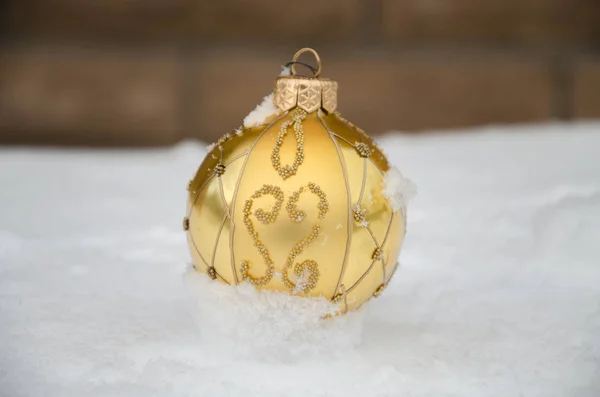 Na neve Natal ouropel — Fotografia de Stock