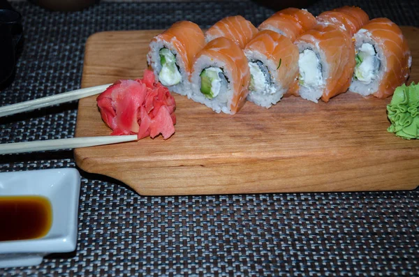Fresh sushi z imbirem — Zdjęcie stockowe