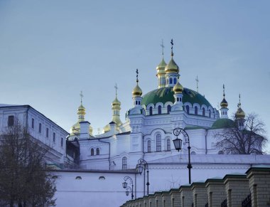 Altın bir haç ile Tapınak