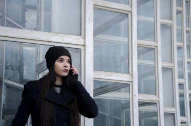 Bina arka plan güzel kız