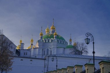 Altın bir haç ile Tapınak