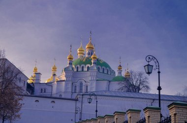 Altın bir haç ile Tapınak