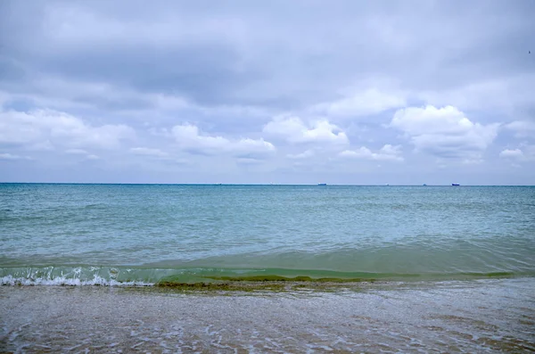 黒海の海岸に暖かい夏の朝 — ストック写真