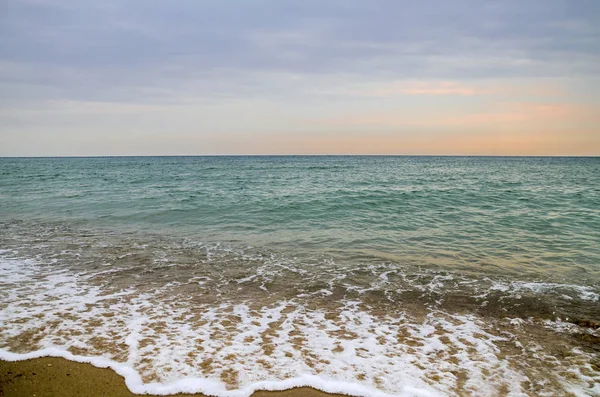 Вечерний берег Черного моря — стоковое фото