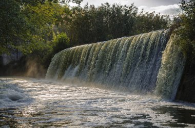 Güzel küçük şelale