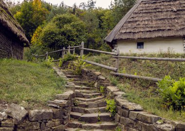 Eski evine antik bir merdiven