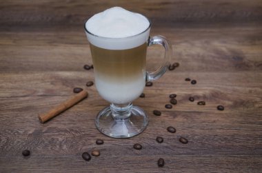 Kahve içecek güzel bir kap içinde