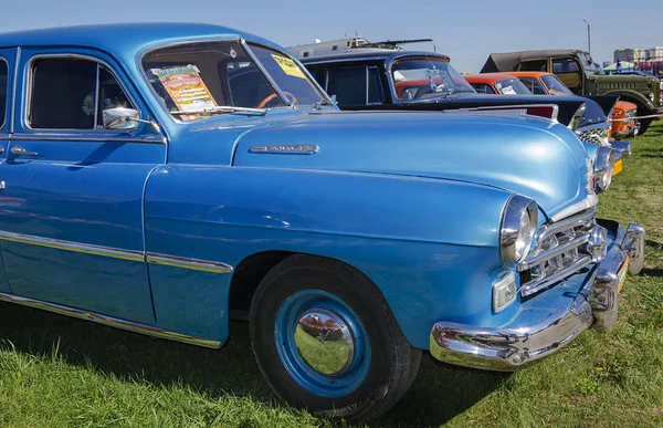 Retro samochodów na wystawie, Kijów, Ukraina — Zdjęcie stockowe