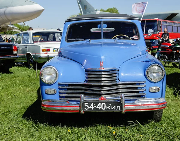 Coche retro en la exposición, Kiev, Ucrania — Foto de Stock