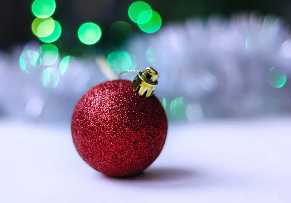 Krásný slavnostní tinsel na Vánoce nebo Nový rok, krásné zázemí — Stock fotografie
