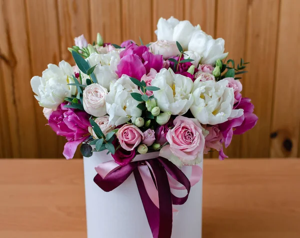Beautiful bright bouquet with roses, tulips and eustoma, on a white backgroun — Stock Photo, Image