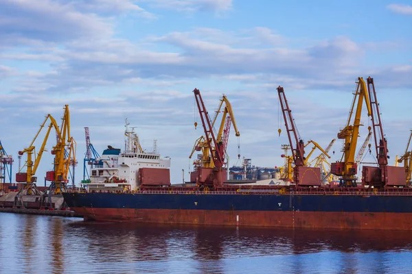 Cerrar el buque de carga — Foto de Stock