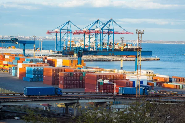 Gran puerto marítimo industrial — Foto de Stock