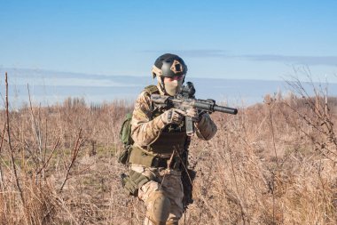 airsoft asker tüfeği ile çalışan