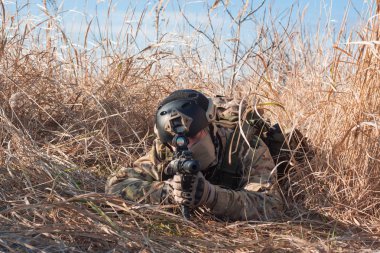 gezinme airsoft asker alanlarındaki bir tüfekle
