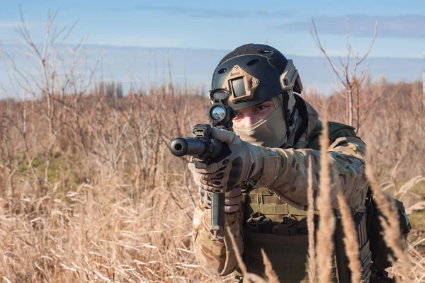 Close up picture of airsoft soldier with a combat rifle outdoor — Stock Photo, Image