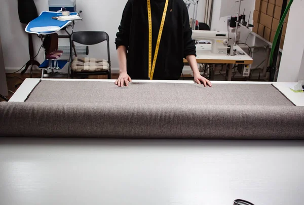 Seamstress working with blue jeans fabric — Stock Photo, Image