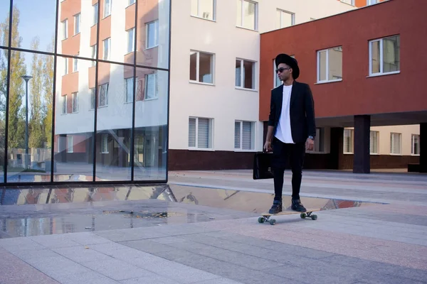 Concept Voor Jonge Snelle Mobiele Manager Grappige Buisinessman Skateboard Zwart — Stockfoto