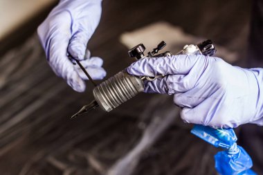 el makine ile tattooer