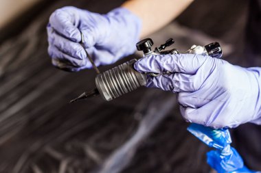 el makine ile tattooer