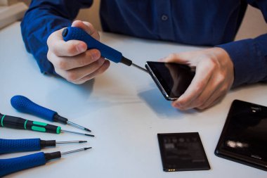 cep telefonu tamiri yakın çekim 