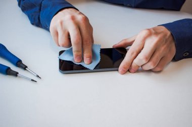 cep telefonu tamiri yakın çekim 