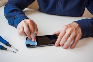 cep telefonu tamiri yakın çekim 