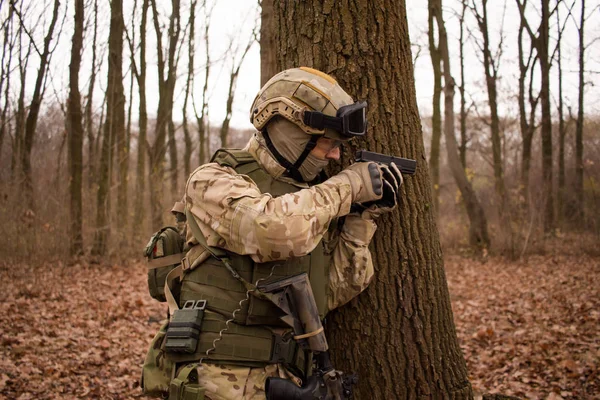 Soldier Hide Tree Pistol Autumn Forest Background — Stock Photo, Image