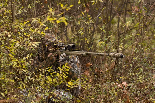 Chasseur Soldat Caché Dans Les Buissons Fond Forêt Automne Sniper — Photo