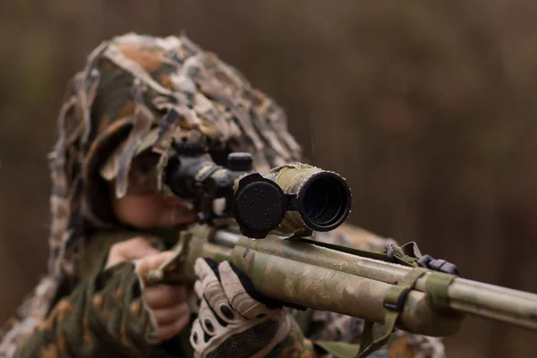 Chasseur Soldat Caché Dans Les Buissons Fond Forêt Automne Sniper — Photo